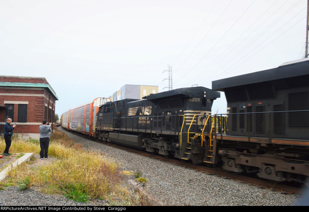 NS 4228 Long hood to cab shot